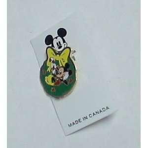 EP3 DISNEY MICKEY MOUSE WITH WREATH ENAMEL PIN: Everything 