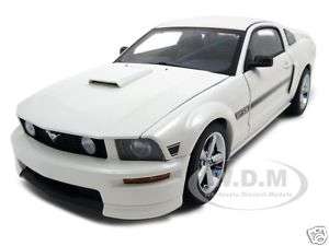 2007 FORD MUSTANG GT CALIFORNIA SPECIAL WHITE 1:18 BY AUTOART 73111 