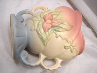 nice Hull Pottery art vase in wildflower. In overall very good 