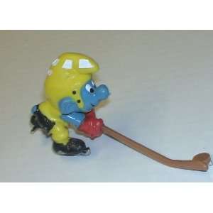  Vintage Smurfs PVC Figure : Smurf Yellow Hockey Player 