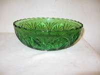 Vintage Beautiful Green Pressed Glass Fruit Bowl VFC  