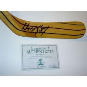  Autographed Wayne Gretzky Stick   Easton Aluminum UDA 
