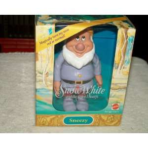   : Walt Disneys Snow White and the Seven Dwarfs Sneezy: Toys & Games