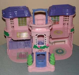2001 Fisher Price Sweet Streets Grand Mansion Playhouse Dollhouse Pink 