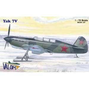   MODELS   1/72 Yak7V Soviet Aircraft w/Skis (Plastic Models) Toys