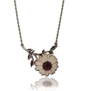   Daisy Pendant Necklace on Beautiful Twisted Link 32 Chain: Jewelry