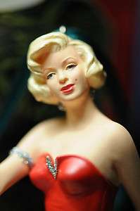 Marilyn Monroe How to Marry a Millionare ornament RETIRED IN BOX 3rd 
