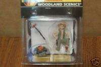 WOODLAND SCENICS HOBO WARMING BY FIRE G SCALE FIGURE  