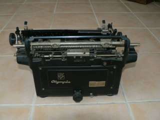 Schreibmaschine Marke Olympia Modell 8 in Wandsbek   Bramfeld  Kunst 