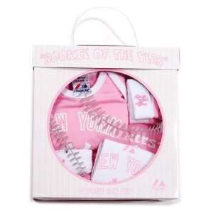  Newborn Girls New York Yankees Pink Box Set Sports 